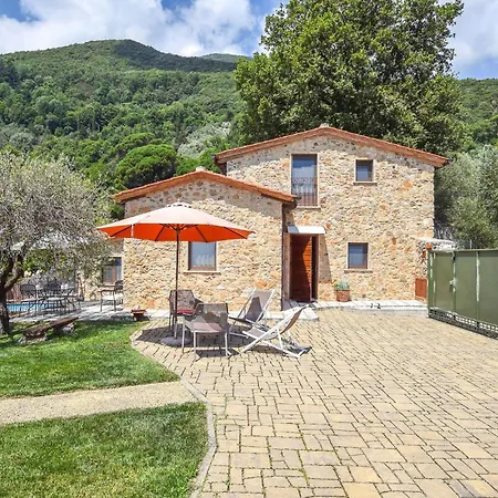 בית נופש Lovely In Greppolungo With House Sea View קמאיורה
